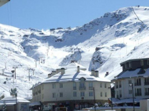 Plaza de Andalucía Edificio Salvia con vistas al Veleta, Sierra Nevada
